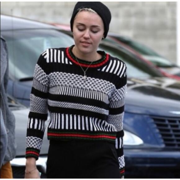 Lulumari Black White Knit Striped Cropped Sweater Top Women’s Medium Y2K Retro - Picture 7 of 7